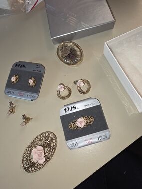 1928 Vintage-Inspired Gold and Pink Rose Brooch Earring Set